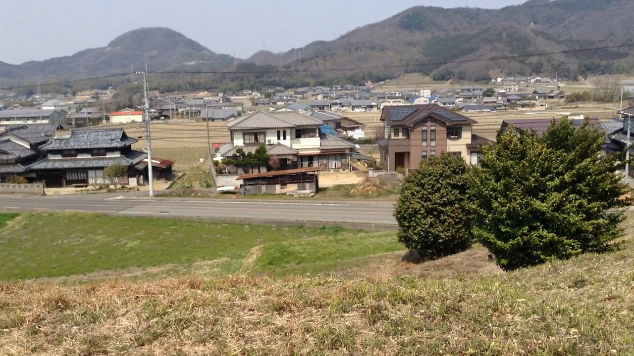富田茶臼山古墳（とみたちゃうすやまこふん）