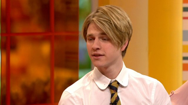 19 year old boy addicted to taking selfies