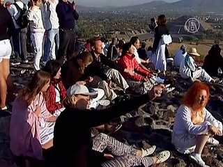 С приходом весны мексиканцы едут в Теотиуакан