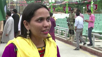 Pakistan celebrates National Day at border with India