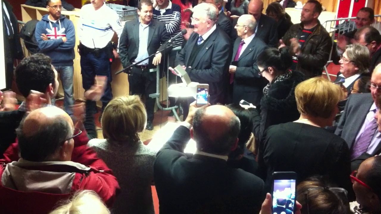 Annonce des résultats des élections municipales à Saint-Brice-sous-Forêt (23 mars 2014) par le maire Alain Lorand