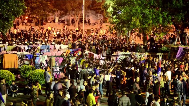 Taiwan riot police retake govt HQ from protesters