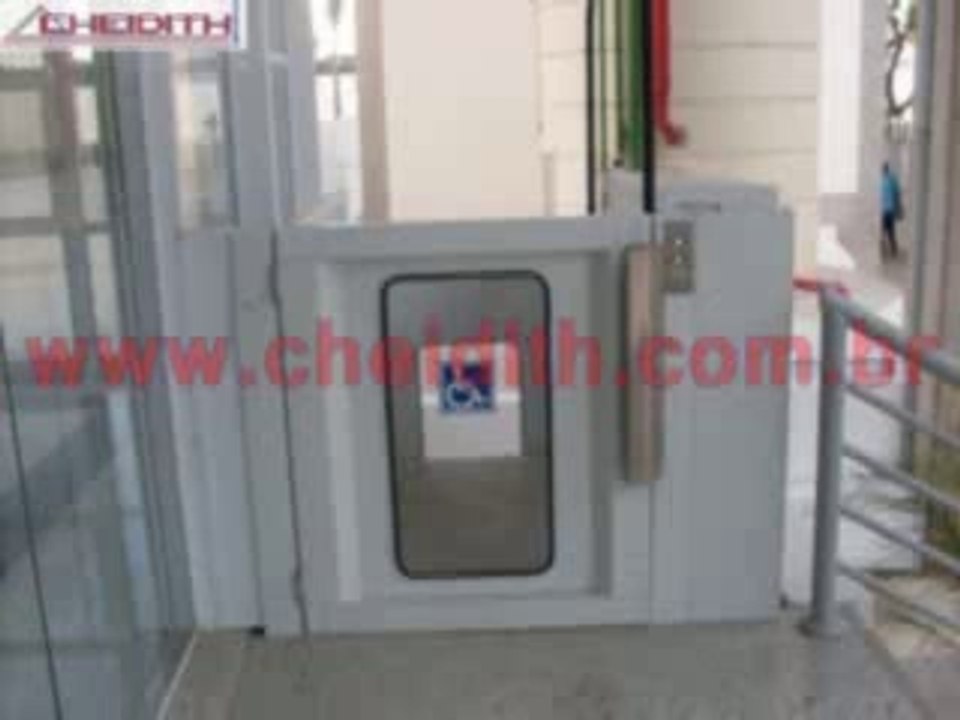 GALPÃO COM PLATAFORMA E DOCAS ALUGA (11-3232.1250)