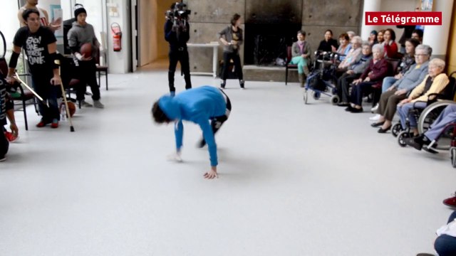 Saint-Brieuc. Le hip-hop débarque à la... maison de retraite !