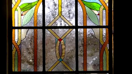 Montage kerkraam Voor de kerk te Vouecourt ( Frankrijk) 03-03-2014