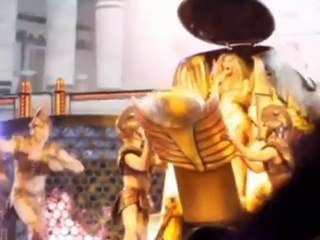 Rihanna honored by fashion world, Cher launches tour