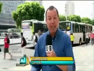 Röportaj Sırasında Kolyeyi Çaldırmak