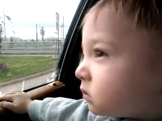 bayrak ı görünce kendınden gecen bebek