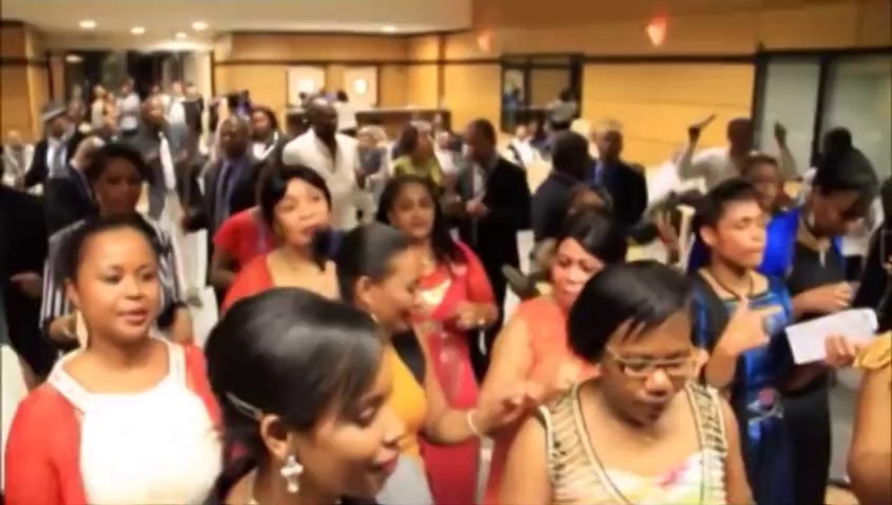 Y/Moussa Présente Mr Moussa Youssouf - (mwandzé ) -