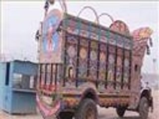 مهنة تزيين الشاحنات في باكستان