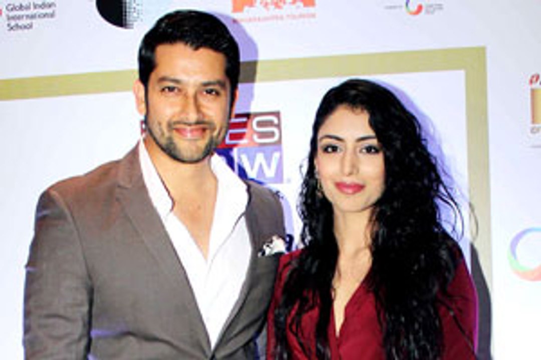 Inseparable lovebirds!