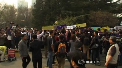 Malaysia says jet crashed in sea; bad weather halts search