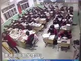 Derste Camdan Aşağı Atlayan Çin'li Öğrenci