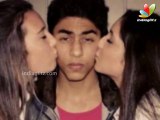 Two Girls Kiss SRK's Son; Aryan Is Ladies' Man | Hindi Hot Latest News | Gossips |