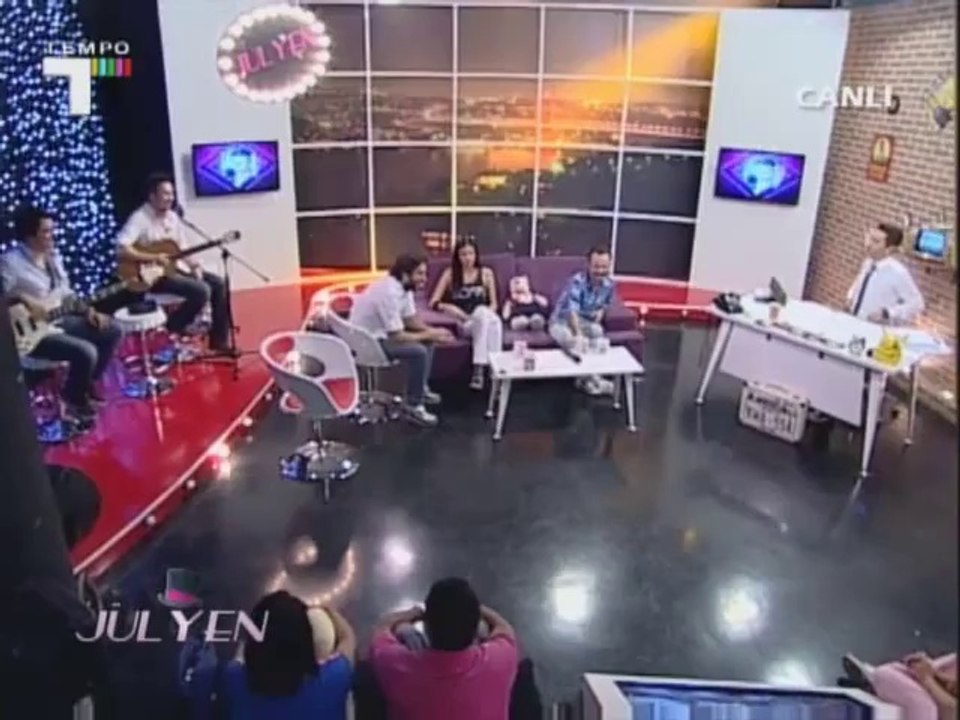Jülyen Stüdyosunda Duygu Dolu Anlar _)) Serkan Çevik Gülüm Benim(2)