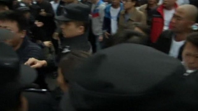 Relatives of missing plane passengers clash with police in Beijing