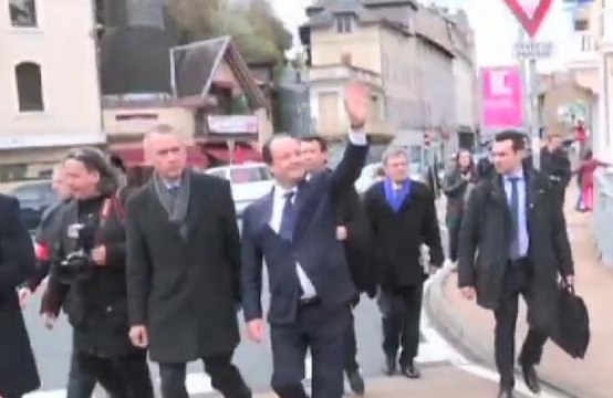 Zap télé: Hollande a une bonne vue... Stéphane Bern incollable sur le journal du hard...