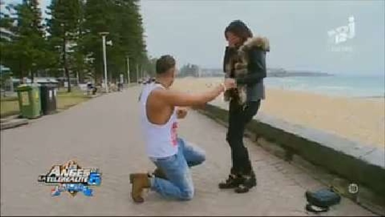 Une demande en mariage très insolite dans "Les Anges de la téléréalité" !