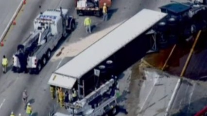 Honey spill causes huge traffic jam in LA