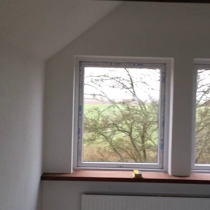 Målat uppe och gräs på G nere.