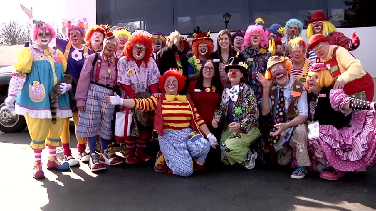 Clowns heading for US convention make senior home stop