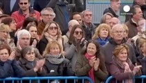 Spagna: migliaia di persone salutano Adolfo Suarez, l'uomo della transizione