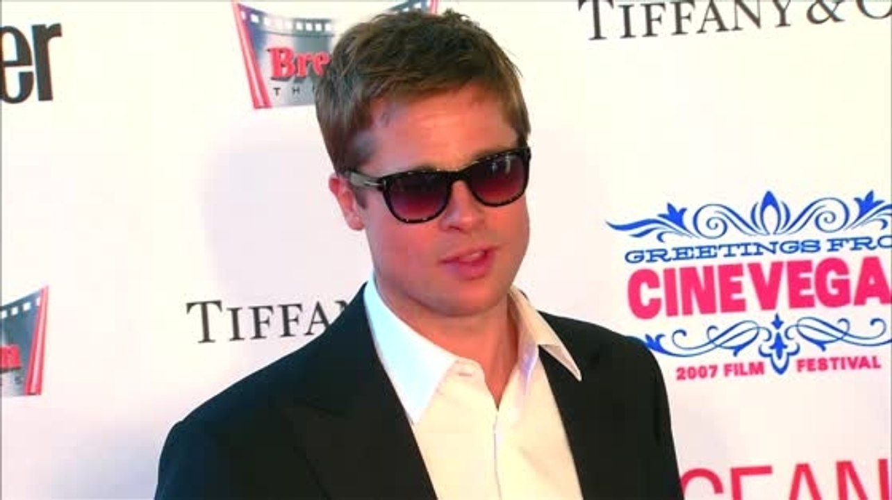 Brad Pitt Courting Judd Apatow for Comedy