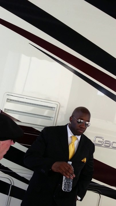 DTEFLON KIEFER SUTHERLAND FILMING  BEHIND THE SCENES ON THE SET -MAR 25 2014