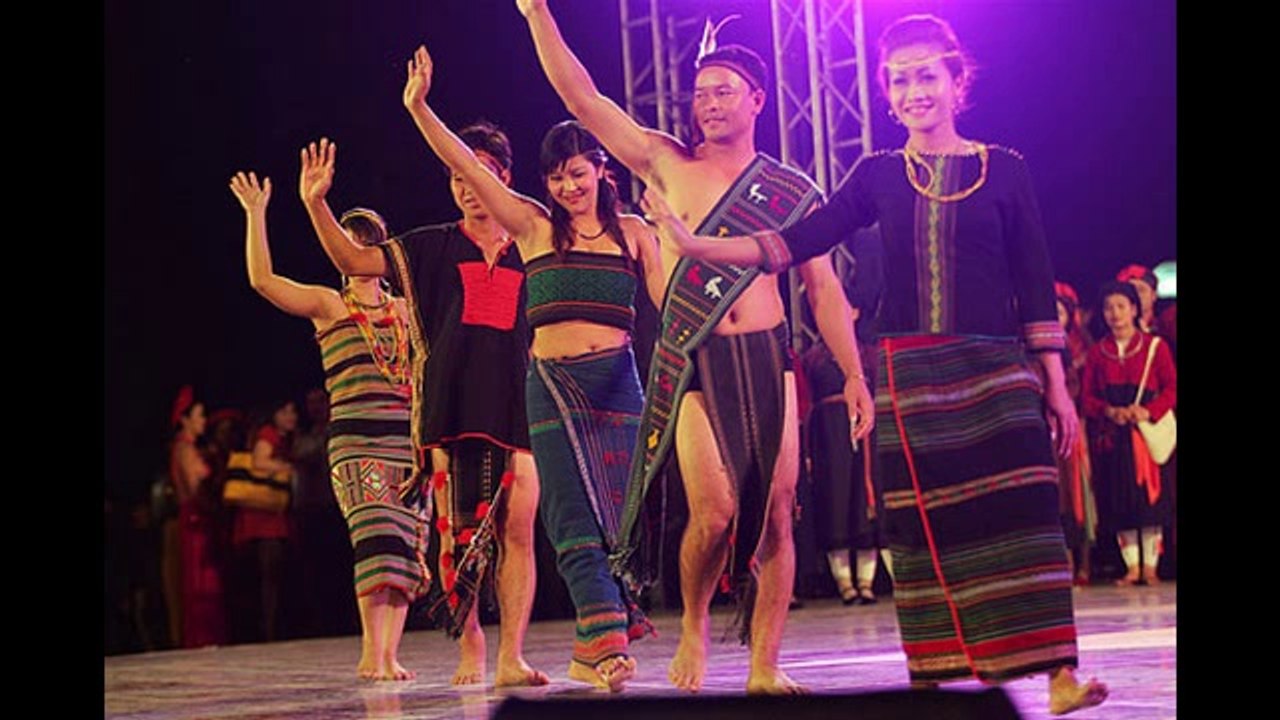 May trang phục dân tộc