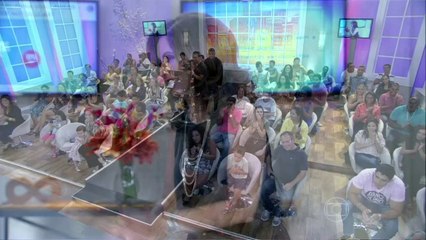 Fátima flagra Veras e o Lair mexendo no celular durante a reunião.