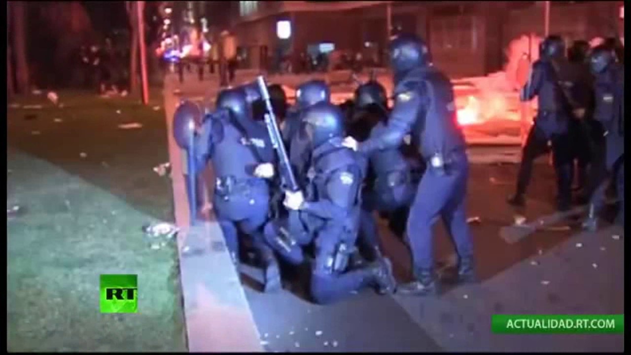 RT - La policia interrumpe con Violencia el Acto final del 22M [HDTV][2014]