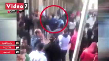 Une jeune femme huée par des étudiants à cause de sa tenue