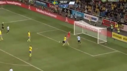 Super parata di Isaksson: con una rovesciata nega un gol a Messi