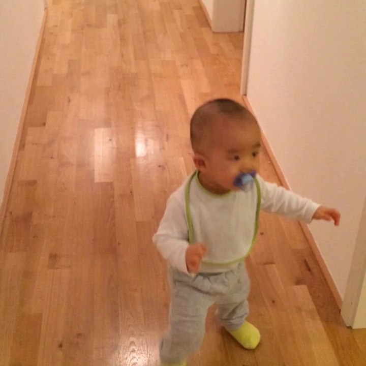 mon fils de 10 mois et 1 semaine marche tout seul