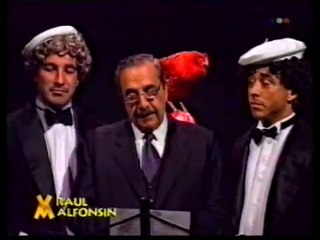 Raúl Alfonsín con Los Poetas de Videomach