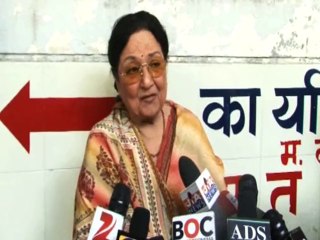 Veterans Salim Khan, Tabassum at Nanda’s last rites