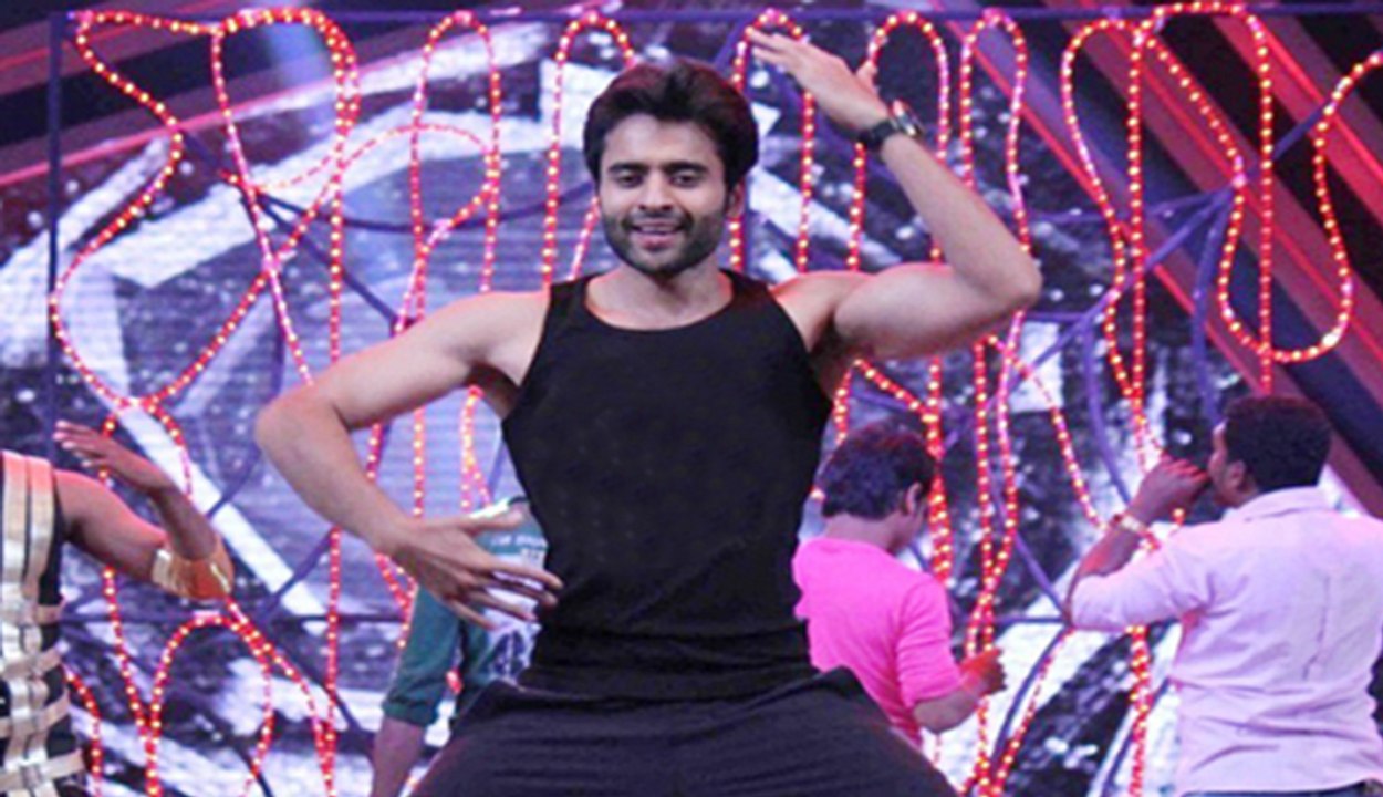 Jackky Bhagnani Promotes Youngistaan on Boogie Woogie Set