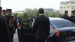 François Hollande et Xi Jinping échangent de côté pour monter en voiture - 26/03