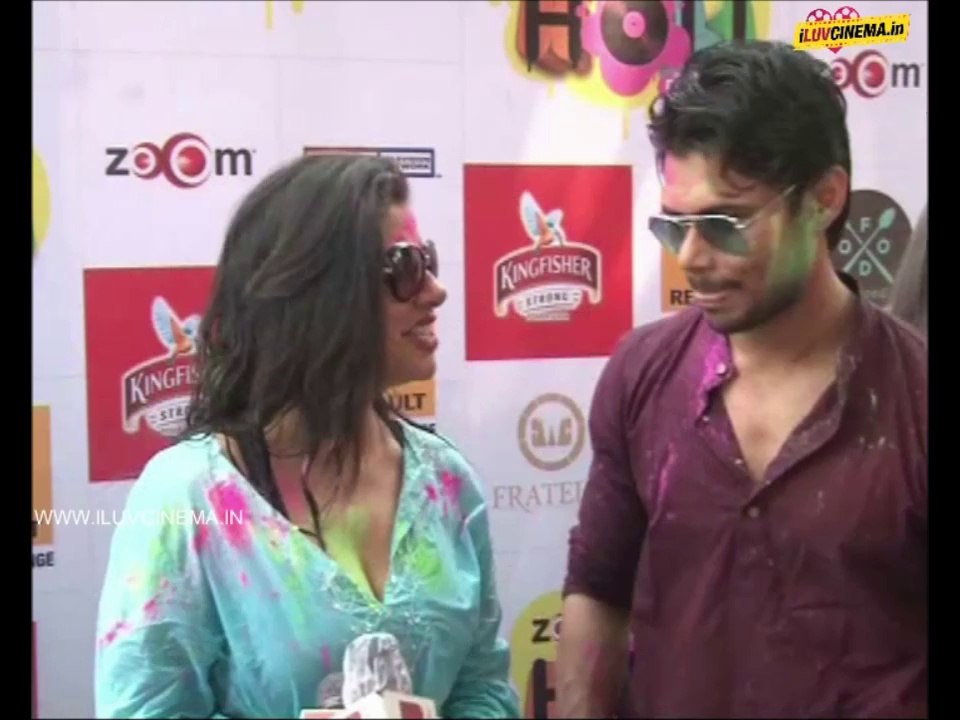 Sunny Leone & Other B-Town Celebs Enjoying Holi | www.iluvcinema.in