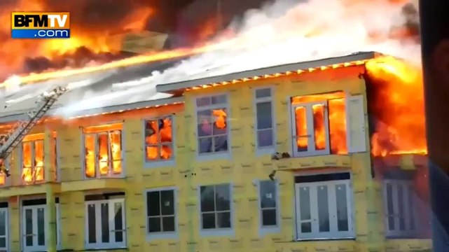 Sauvetage spectaculaire d'un ouvrier coincé sur le balcon d'un bâtiment en feu - 26/03