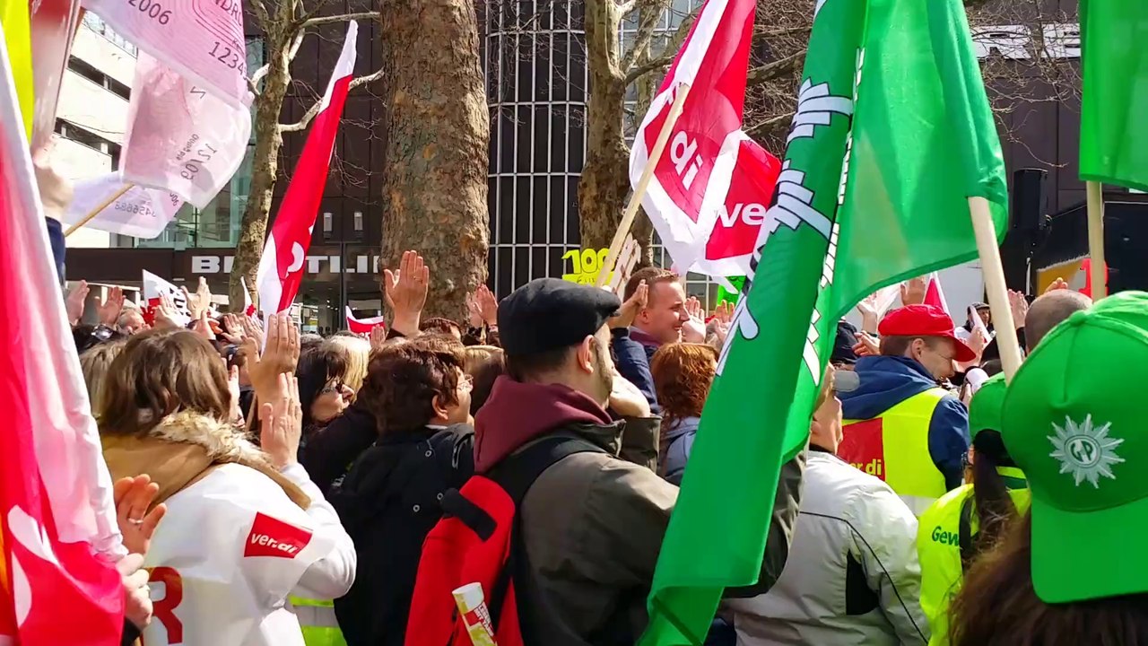 Warnstreik Öffentlicher Dienst 26.03.2014 Stuttgart Marktplatz Happy-Dance