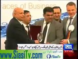 Chairman Bahria Malik Riaz Gets an Award for Serving Humanity