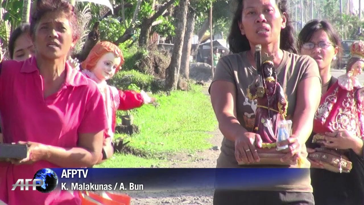 Nach Taifun 'Haiyan': Überlebende beten unermüdlich zu Gott