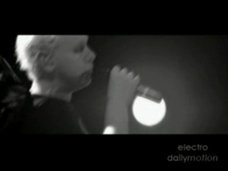 DEPECHE MODE - SHAKE THE DISEASE (LIVE)