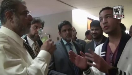 Mohammad Shaikh Encounters Ahmadi Muslims in Canada 04/04 (2013)