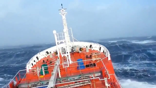 Mer déchaînée et vagues géante pendant la recherche de l'avion malaysien MH370!