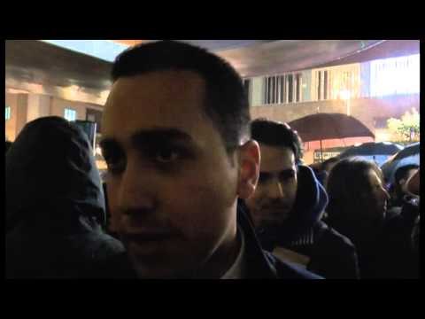 Napoli - Iniziativa movimento del M5S - Intervista a Fico e Di Maio (25.03.14)