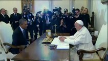 Première rencontre souriante entre le pape François et Barack Obama