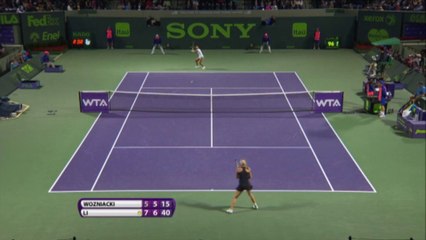 Miami - Si arrende la Wozniacki, Li Na in semifinale