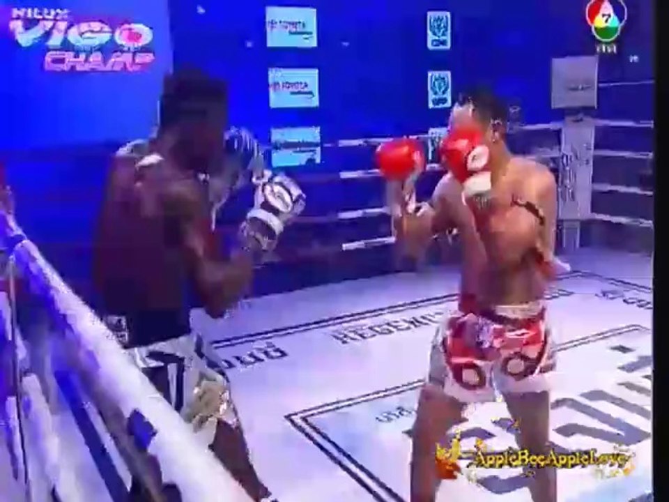 Muay Thai Vigo Championship October 10th, 2013 Saenchai